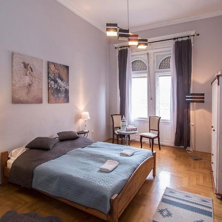 Belvarosi Vintage Apartman A Setaloutcan Miskolc Exterior photo