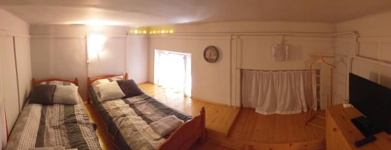 Belvarosi Vintage Apartman A Setaloutcan Miskolc Exterior photo
